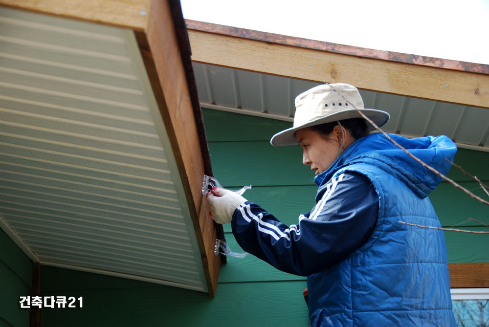 박목수님 성주 숲속의 하우스 S-LON 빗물받이시스템 브라켓 설치 