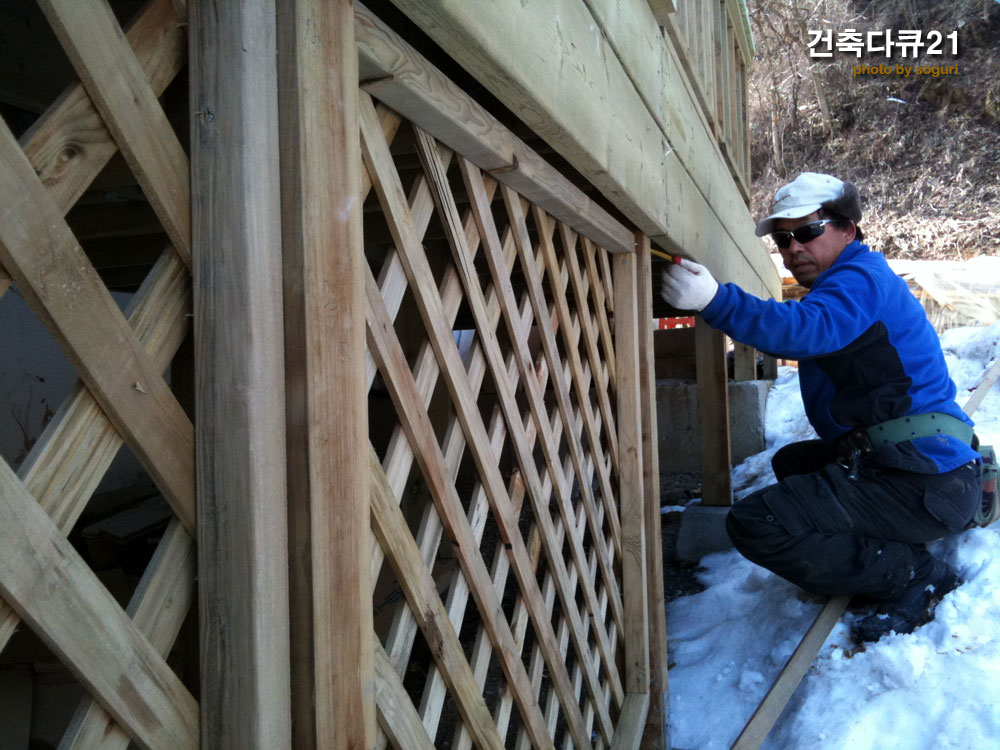 단양 전원주택 방부목데크 시공 중인 박목수님  2010